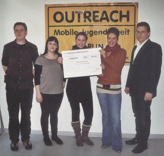 Bild: Polyprint überreicht OUTREACH KIDS eine weitere Spende