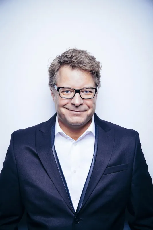 Moderator Niko Formanek