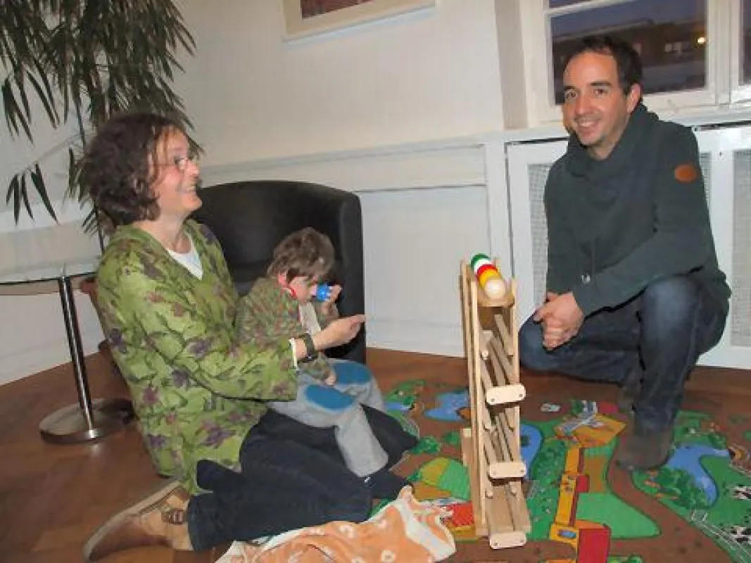 Pflegemutter Dagmar Nieradzik mit Johannes und Andreas Liehner vom Betreuten Wohnen in Familien.