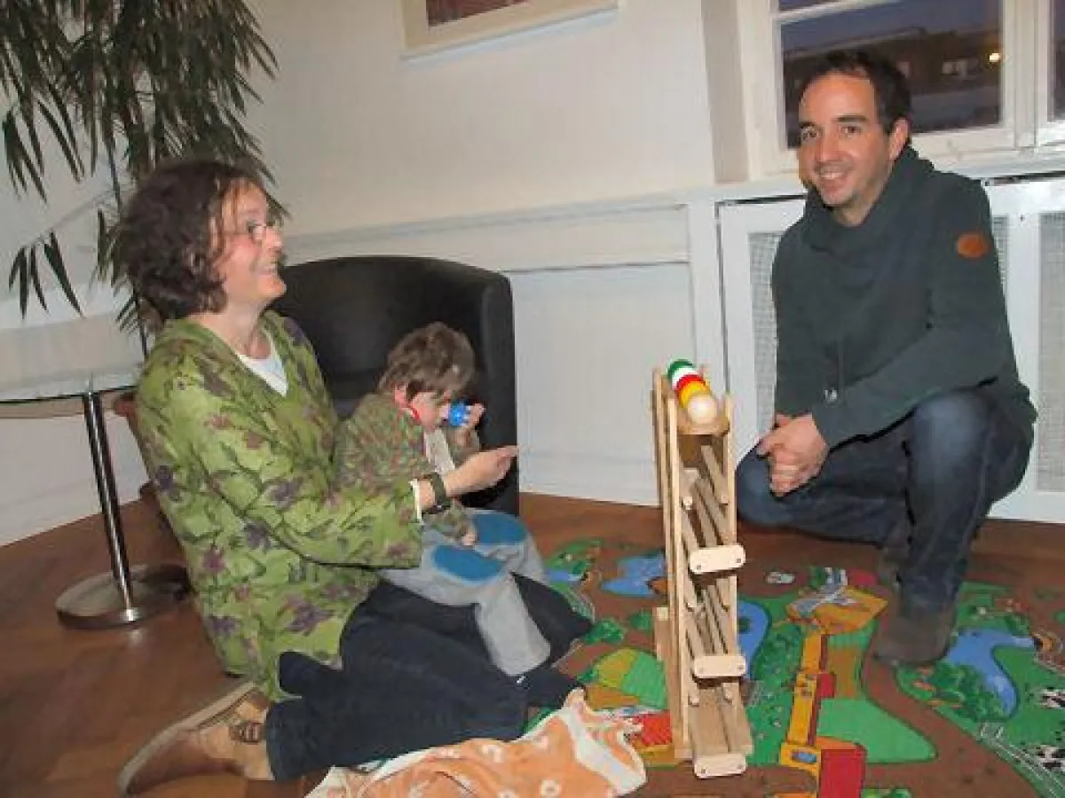 Pflegemutter Dagmar Nieradzik mit Johannes und Andreas Liehner vom Betreuten Wohnen in Familien.