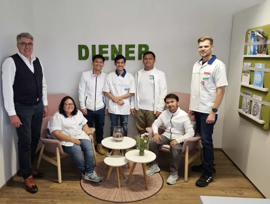 Bild: Engagement gegen Fachkräftemangel in der Textilpflege: Servitex-Betriebe bilden internationale Fachkräfte aus