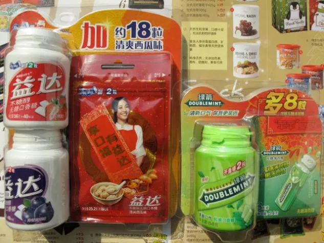 Bild: Ein Roter Umschlag voller Mundglück-Kaugummis