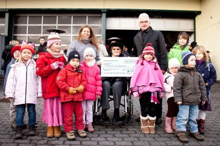 Bild: Weihnachtsbäume für den guten Zweck: Der Hafen sammelt für Bonner Kinder