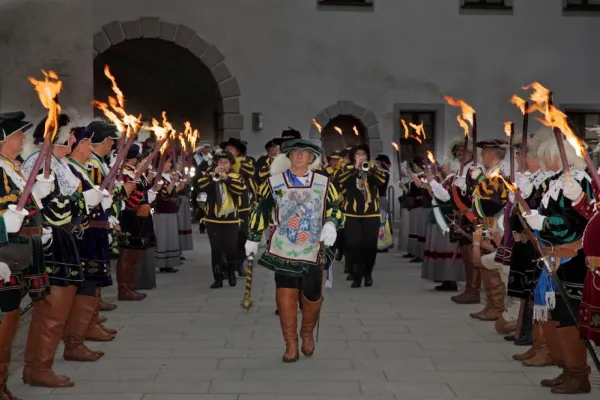 Bild: Auszugsfest der Geharnischten, Deutschlands ältester Bürgerwehr, in Torgau an der Elbe