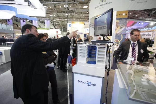 Bild: DirectPark bei der ExpoReal 2009 / Absichtserklärung unterzeichnet