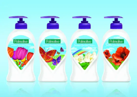 Bild: In voller Blüte: Die Summer Limited Edition von Palmolive bringt den Blumenzauber ins Badezimmer