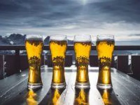 Bild: Die unterschätzte Wirkung von regelmäßigem Alkoholgenuss und was das mit dem Führerschein zu tun hat