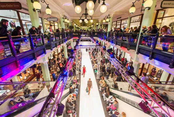 Bild: 3. November 2016: Fashion, Glamour und Promisportler beim Late Night Shopping im Designer Outlet Salzburg