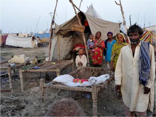 Bild: Pakistan- Millionenspenden lindern nicht die Not der Bauern