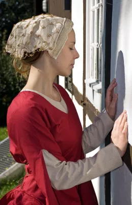 Bild: Drachenhort präsentiert das authentische Mittelalterkleid