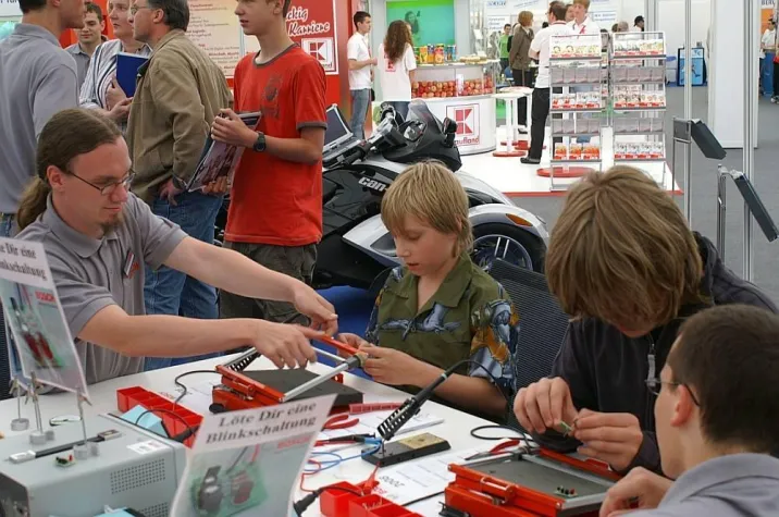 Bild: Starke Resonanz zur IHK-Bildungsmesse 2008