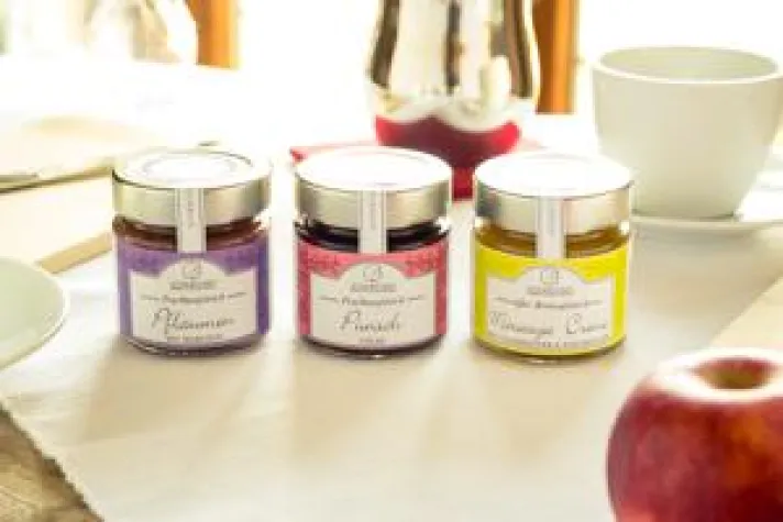 Fruchtaufstrich, Marmelade oder Konfitüre. Bild: Fruchtaufstrich, Marmelade oder Konfitüre.