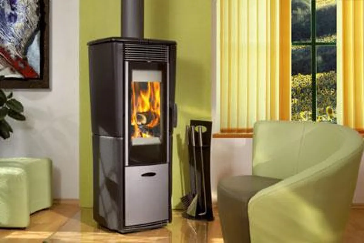 Dank der großen Designvielfalt gelten viele Qualitätsöfen inzwischen als attraktive Feuermöbel. Foto: homesolute.com / Storch Kamine