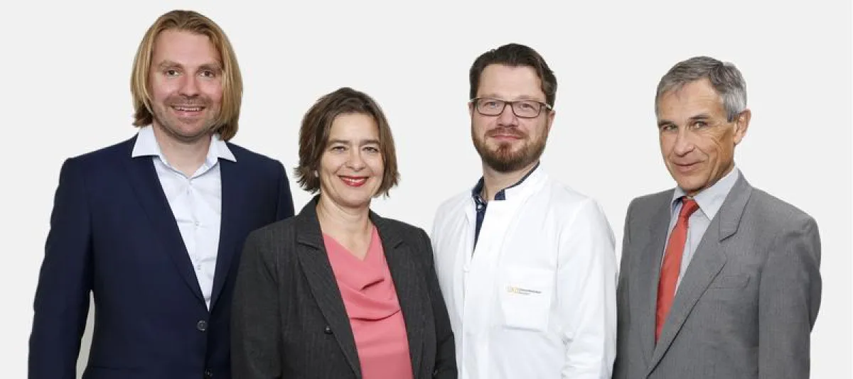 Zum Projekt gehören: (v.l.) Projektleiter Dr. Ulf Kahlert, Prof. Dr. Ellen Fritsche, Projektmitverantwortliche; Prof. Dr. Jaroslaw Maciaczyk, Oberarzt; Prof. Dr. Hans-Jakob Steiger, Neurochirurgie ()