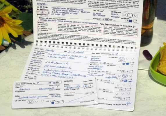 Nach der WM wieder bewusster essen - ein Ernährungsprotokoll hilft dabei und macht sogar Spaß. Bild: Nach der WM wieder bewusster essen - ein Ernährungsprotokoll hilft dabei und macht sogar Spaß.