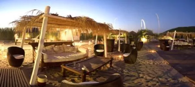 Bild: Apulien statt Amalfi - Mondäne White Party im Coccaro Beach Club