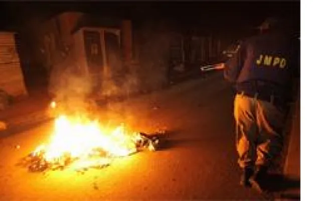 Bild: Simbabwe - Neuer Wahltermin und Flüchtlingsschicksale