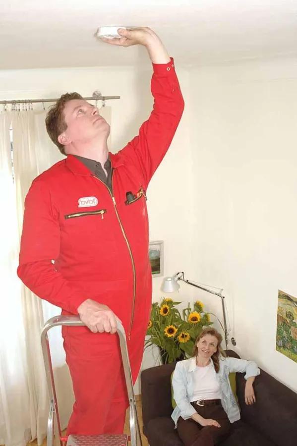 Rauchwarnmelder erkennen selbst kleinste Rauchpartikel und können Hausbewohner vor Gefahren schützen