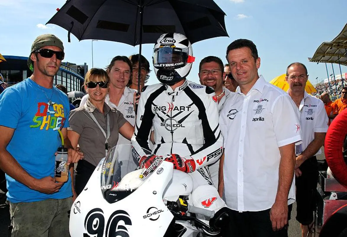 Das Team INGHART mit Matej Smrž in der Startaufstellung
