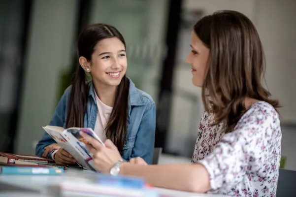 Bild: Schulen brauchen jetzt Hilfe: Lesementoren wieder in den Schulalltag integrieren