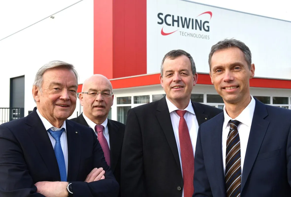 Foto: (v.l.) E. Schwing, R. Diederichs, T. Schwing und A. Schillert, Geschäftsführer SCHWING-Gruppe