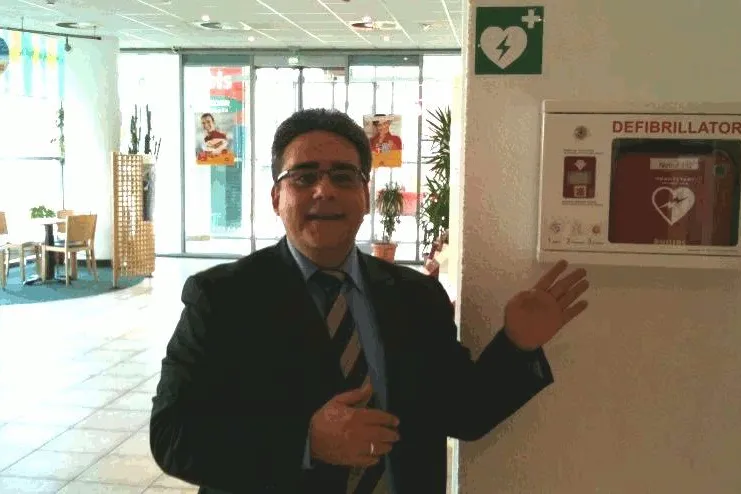 Bild: Bereit für den Notfall „Kammerflimmern“: Defibrillatoren und geschulte Mitarbeiter in Hamburger ibis Hotels
