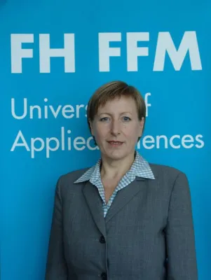 Bild: Neue Vizepräsidentin der FH Frankfurt im Amt