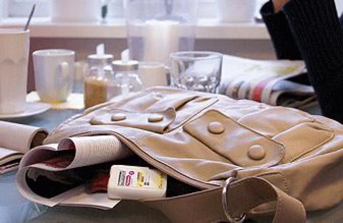 Folsäure praktisch für unterwegs im Spender © Mammut Pharma GmbH