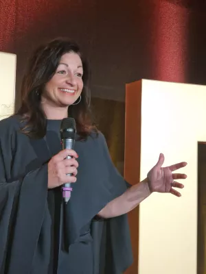 Bild: Hüffelsheimerin gewinnt die Herzen beim internationalen Speaker Slam