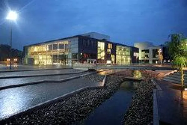 „Bin beim Italiener“ - Theater Erfurt präsentiert Spielzeit 2007/08 - zwei Einakter zum Eingewöhnen Bild: „Bin beim Italiener“ - Theater Erfurt präsentiert Spielzeit 2007/08 - zwei Einakter zum Eingewöhnen