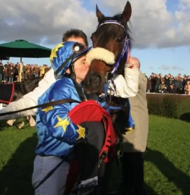 Mharadono siegt im Großen Preis des AUTORING HANNOVER Bild: Mharadono siegt im Großen Preis des AUTORING HANNOVER