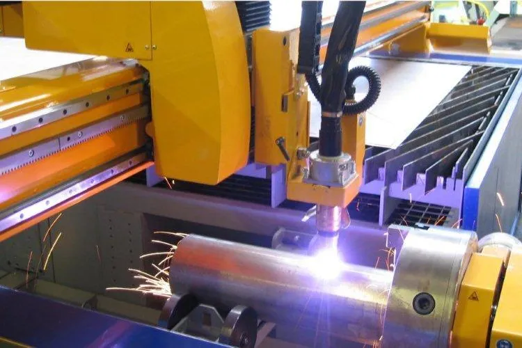 Plasmaschneidanlagen mit integriertem Schacht Bild: Plasmaschneidanlagen mit integriertem Schacht