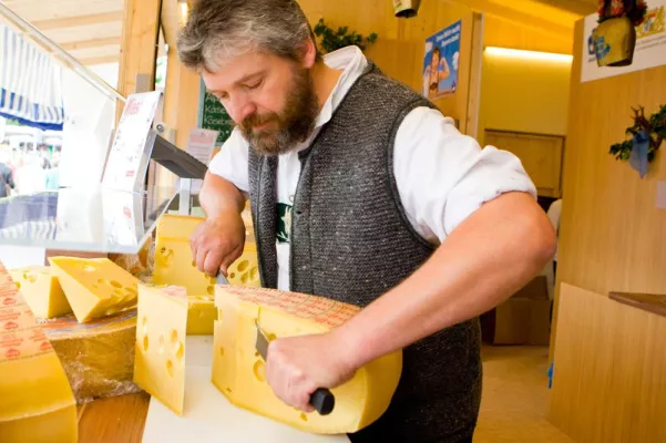 Wiesnzeit ist Käsezeit - Bayerische Käsespezialitäten auf der Oiden Wiesn Bild: Wiesnzeit ist Käsezeit - Bayerische Käsespezialitäten auf der Oiden Wiesn