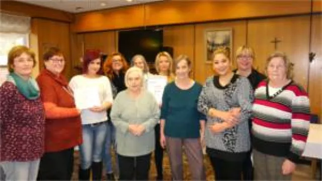 Solinger Schulpreis kommt St. Lukas Pflegeheim Bewohnern zugute Bild: Solinger Schulpreis kommt St. Lukas Pflegeheim Bewohnern zugute