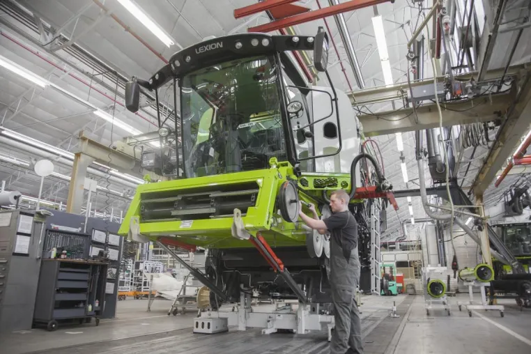 Bild: Solide Grundlage für flexible Hallennutzung: KORODUR Industrieböden beim Landmaschinenhersteller CLAAS