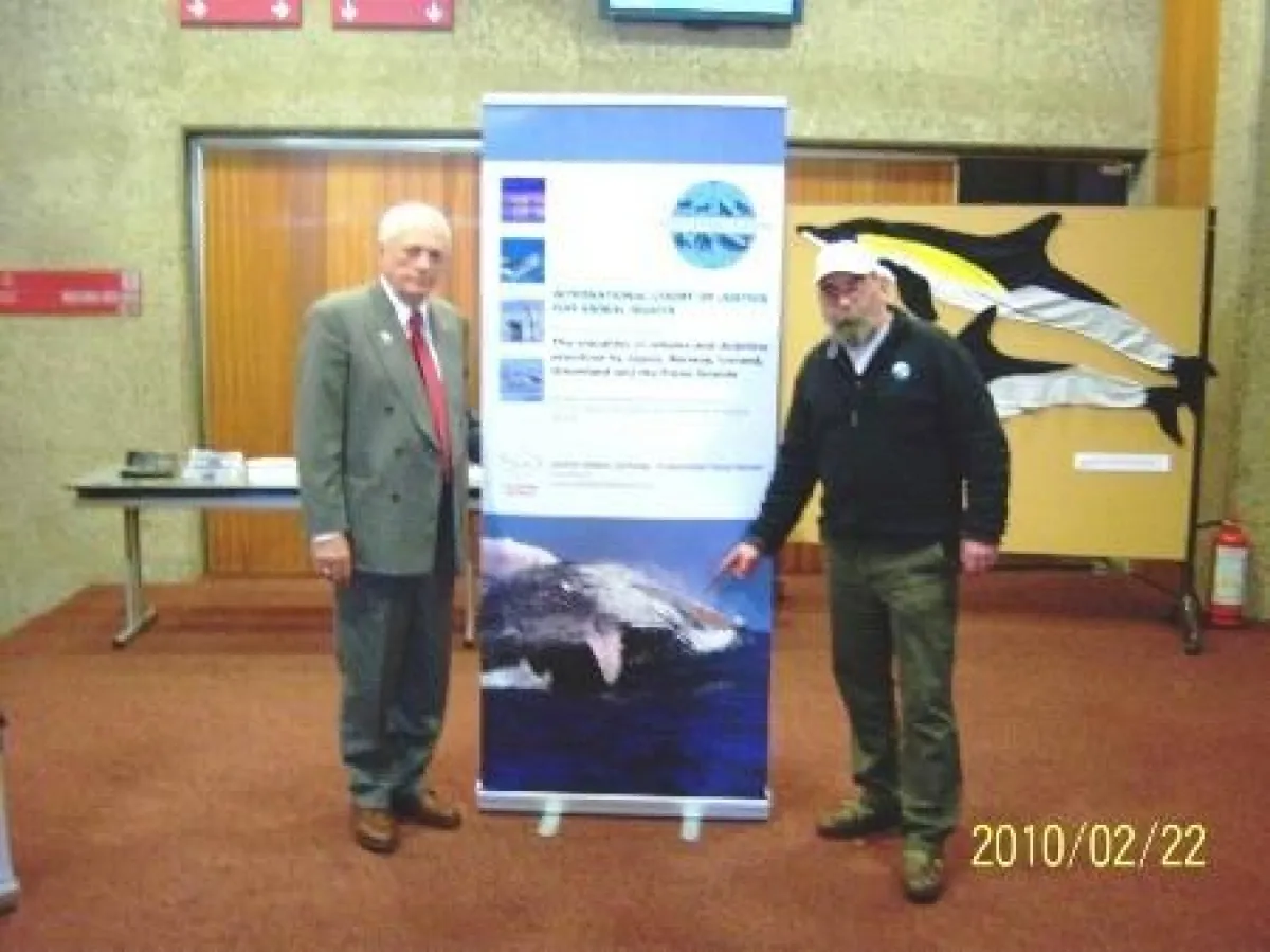 Oscar-Preisträger Ric O'Barry. lks., (Die Bucht) und Andreas Morlok (ProWal)