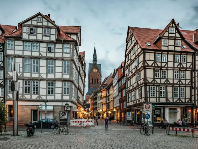 Deutschland Tour: Hannovers Sehenswürdigkeiten - Reiseblogger Malte H. und Patrick Lehrer erkunden die Stadt Bild: Deutschland Tour: Hannovers Sehenswürdigkeiten - Reiseblogger Malte H. und Patrick Lehrer erkunden die Stadt