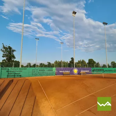 Bild: Tennisblenden und Windbreak Banner: Sichtschutz und Windschutz für Tennisplätze
