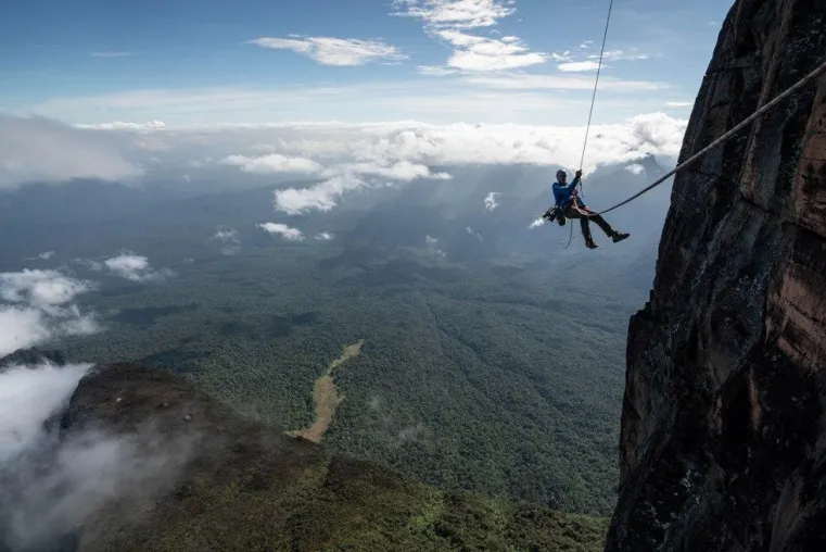 Vertikaler Nervenkitzel – Der direkte Weg auf den Mount Roraima ist eine große alpine Herausforderung Bild: Vertikaler Nervenkitzel – Der direkte Weg auf den Mount Roraima ist eine große alpine Herausforderung