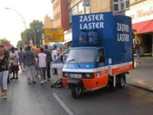 Bild: Europas erster fahrbarer Geldausgabeautomat startet in Berlin – der ZasterLaster