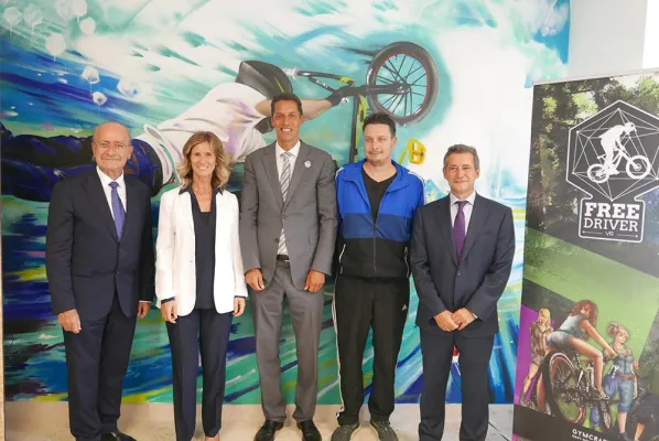 Bild: Eine spezielle Delegation entdeckt virtuelles Training bei GymCraft
