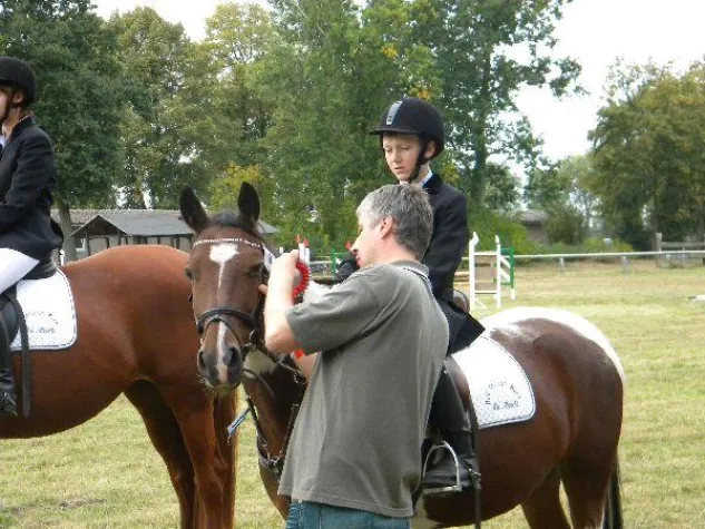 Bild: Reitertag Tangerhütte oder "100 Schleifen für die Reitanlage-Buch"