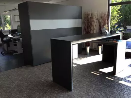 Bild: stefan jörg prototypes and leather: Edles Ambiente dank neuer Büroeinrichtung