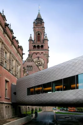 Hundert Jahre Friedenspalast: Architektur für das Internationale Recht Bild: Hundert Jahre Friedenspalast: Architektur für das Internationale Recht