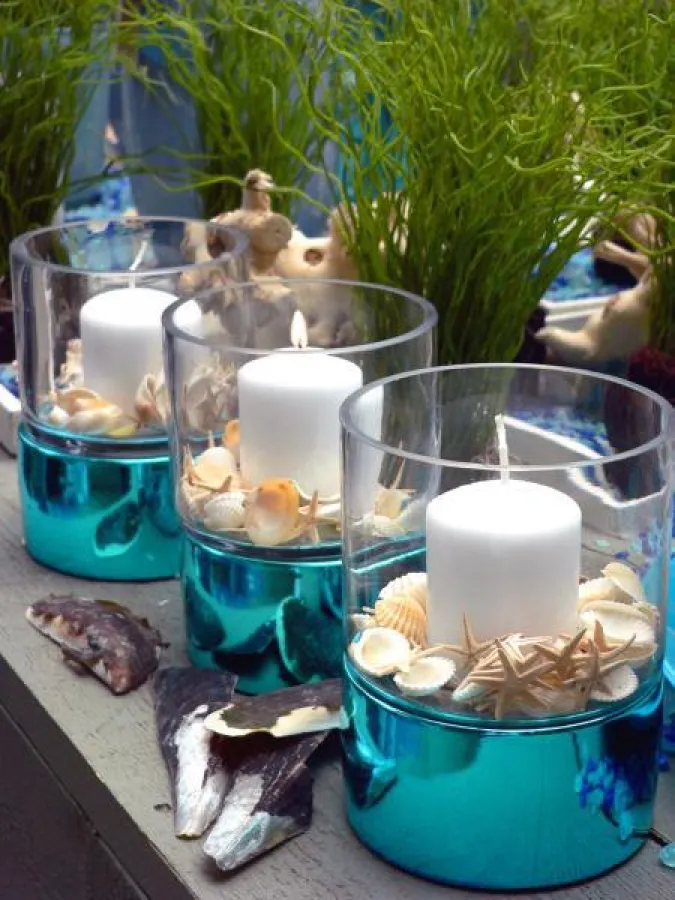 Kerzen und Muscheln zaubern maritimes Flair. Fotovermerk: Gütegemeinschaft Kerzen