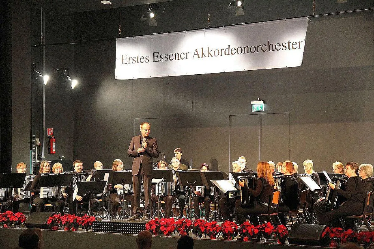 Herbstkonzert 2014: Erstes Essener Akkordeonorchester, Jochen Driesen – Foto DHV RUHR/AF