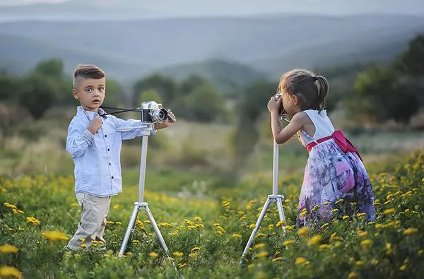 Bild: „Kinderschritte“ auf dem Firmengelände: Beliebte Fotoaktion findet wieder bei Ehring Markenmöbel statt
