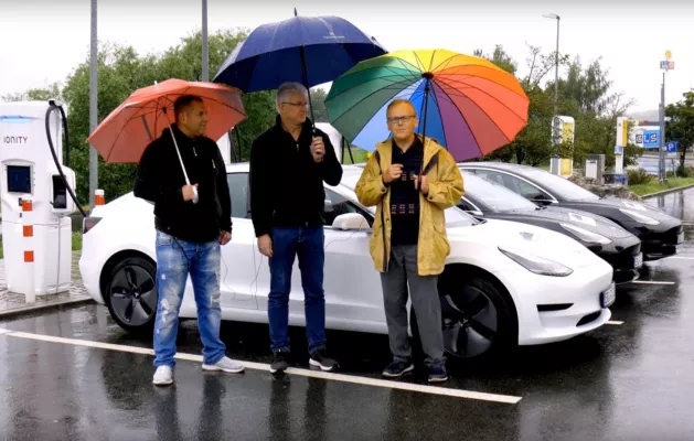Bild: Reichweitentest aller 3 Model 3 Varianten in einer parallelen 400km Fahrt