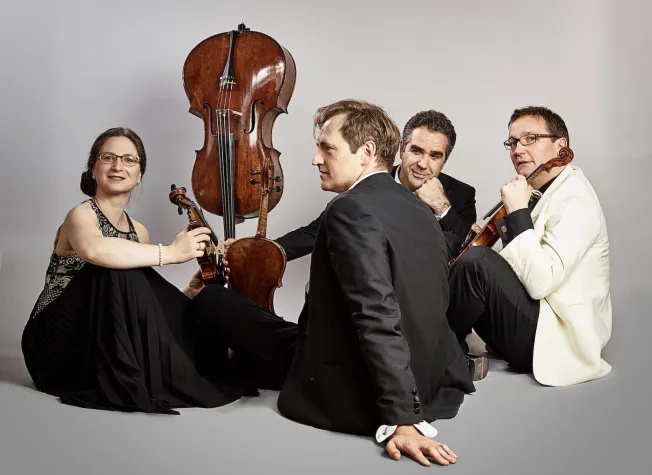 Bild: Das Kuss Quartett spielt die Instrumente des "Paganini-Quartetts"
