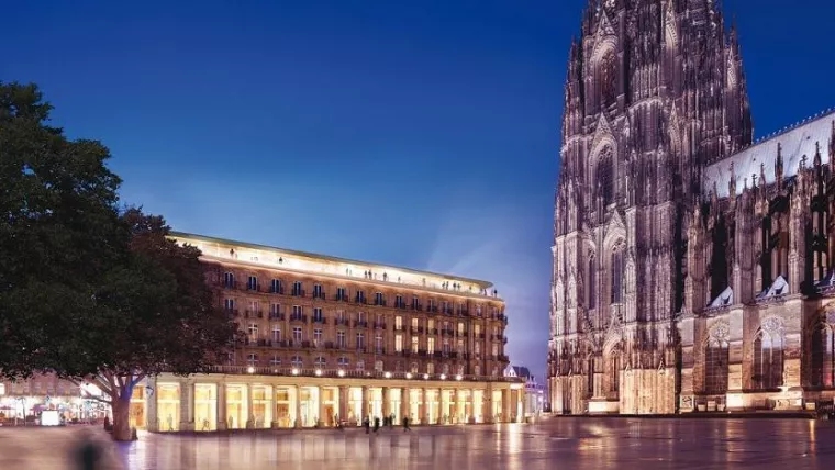 Bild: Dom Hotel Köln erhält gläsernes Dach